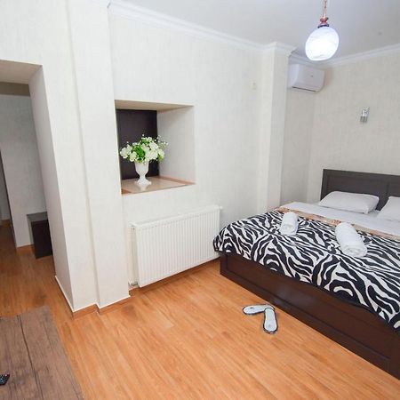 Hotel Elegant 2 Тбілісі Екстер'єр фото