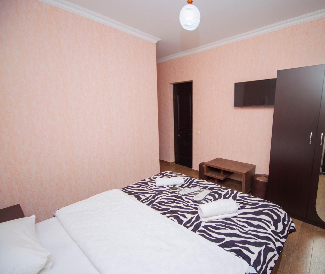 Hotel Elegant 2 Тбілісі Екстер'єр фото